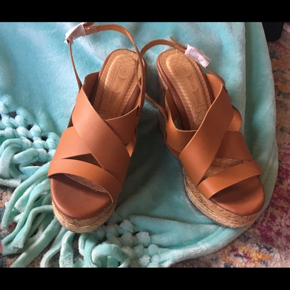 New - Nature breeze cognac wedge sandal. Size 8. - Picture 3 of 5